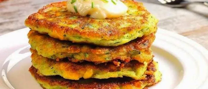 Frittelle di zucchine e formaggio